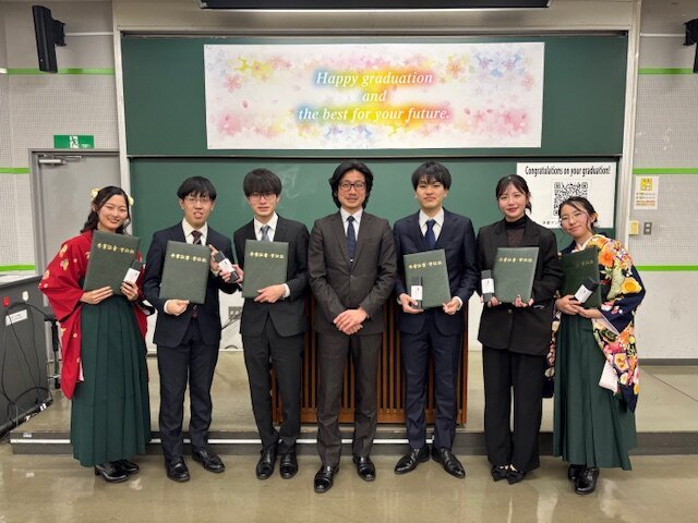 全卒業生へ卒業証書ホルダーを贈呈