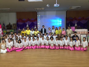 タイのろう学校とスカイプで連携授業を実施
