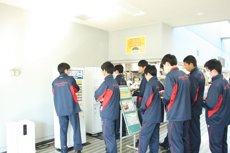 学食での昼食の時間