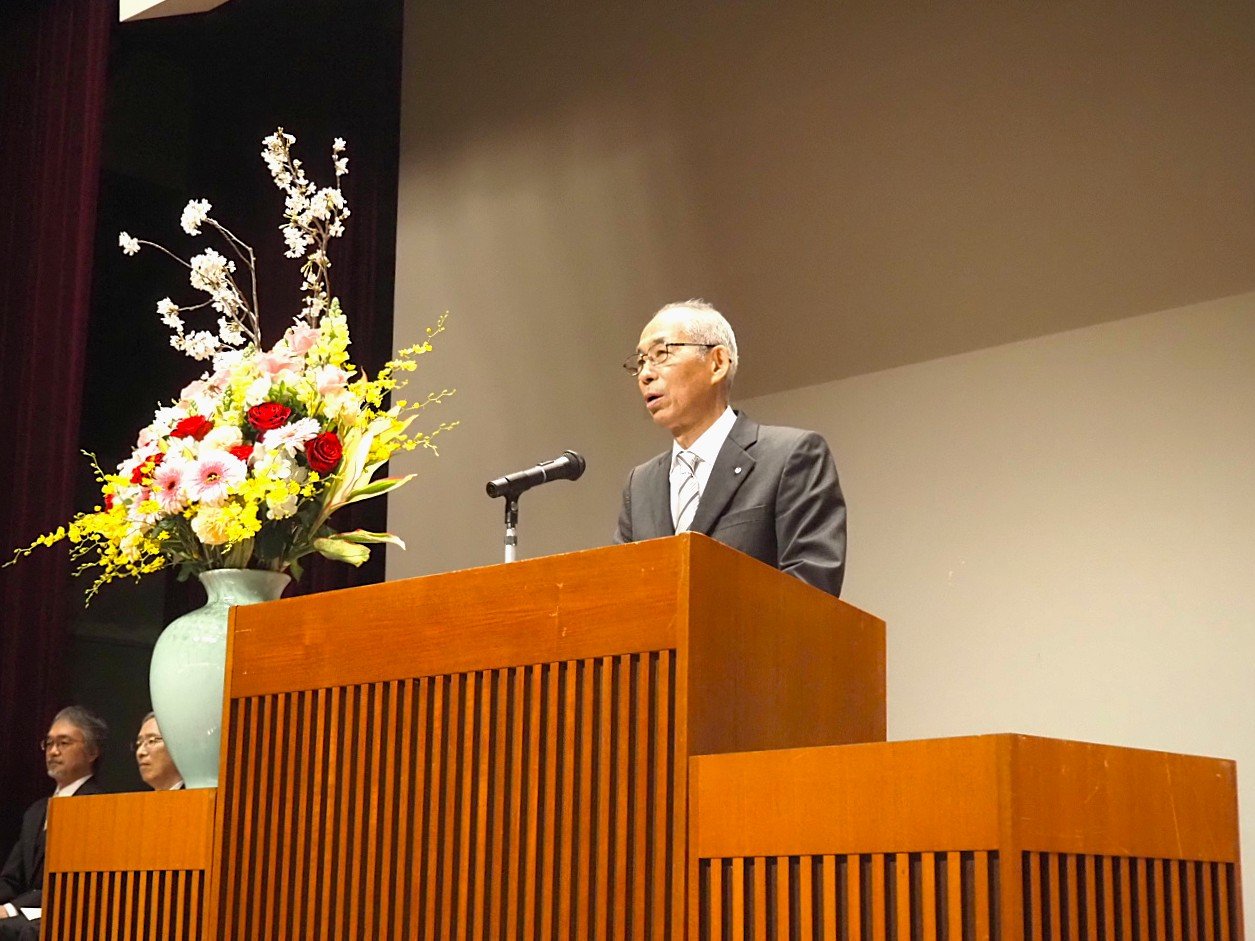 来賓祝辞（同窓会副会長 武居敏様）