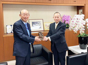 大橋謙策元学長が来校されました