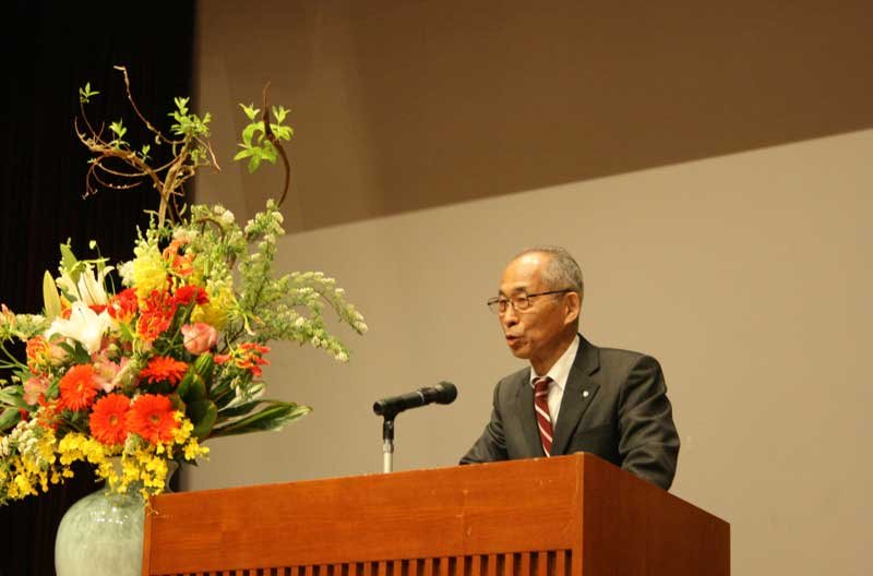 来賓祝辞（同窓会副会長 武居敏様）