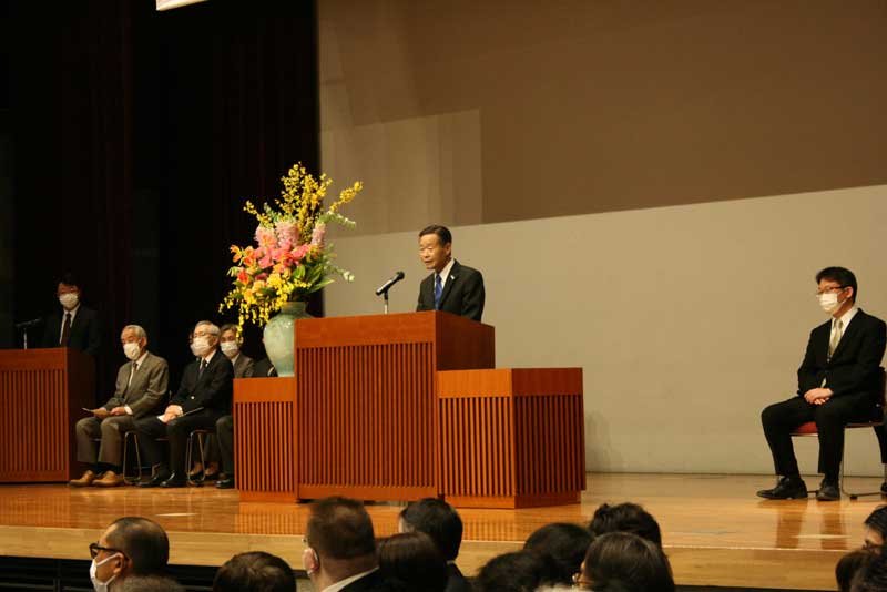 来賓祝辞（同窓会会長 岩崎俊雄様）